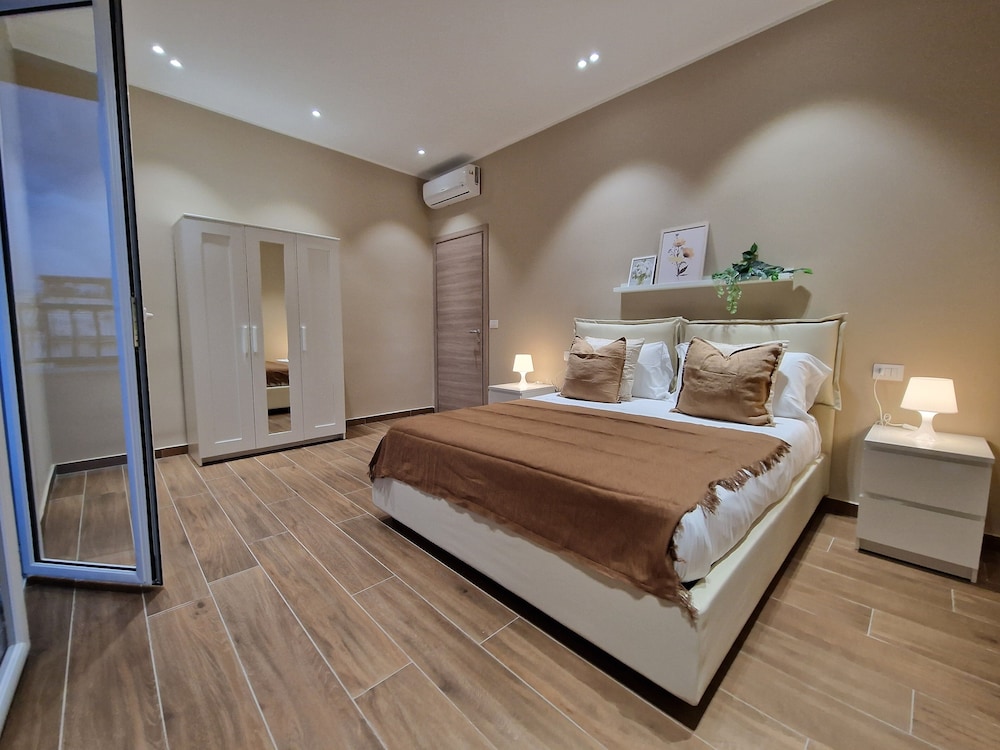 Piccole Donne — 4-Star Luxury Hotel in Naples, Italy