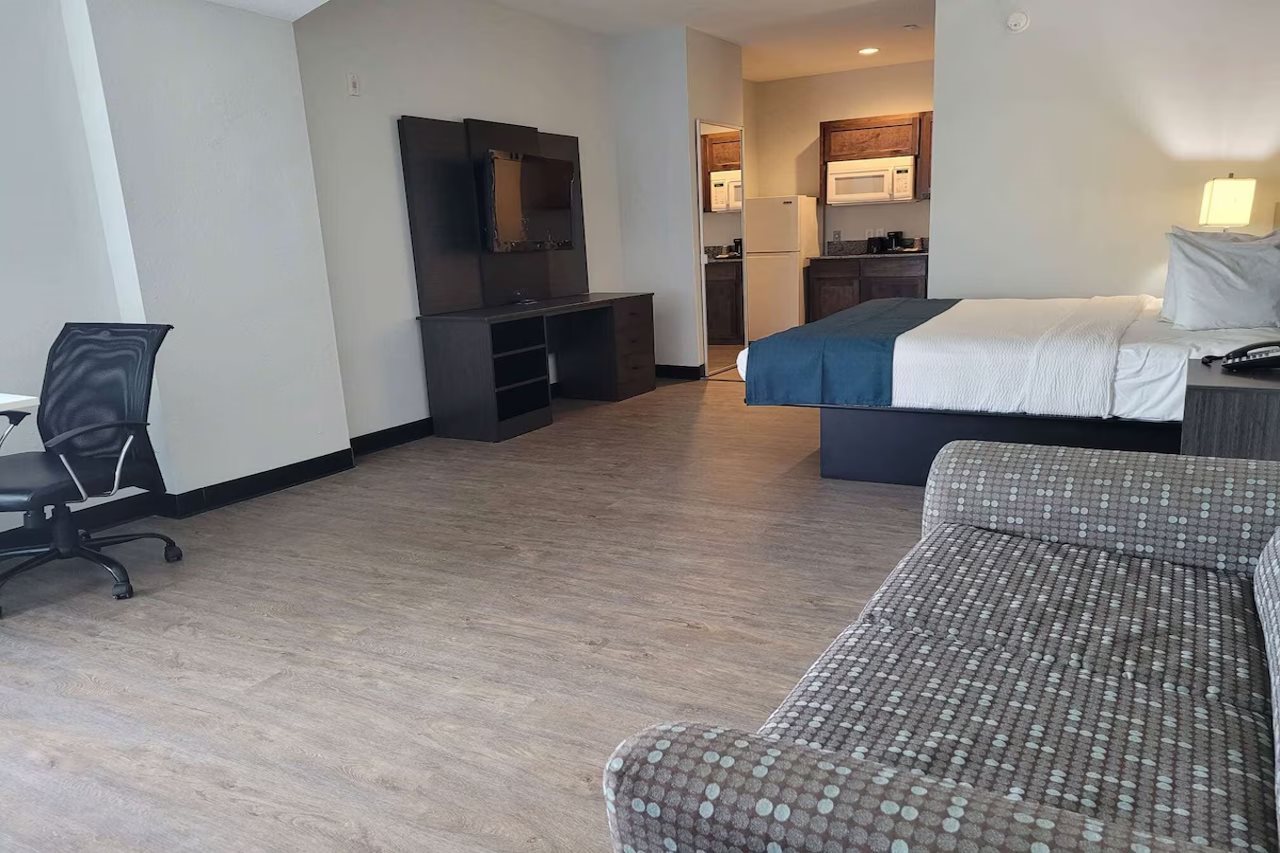 Days Inn & Suites by Wyndham Gonzales TX - photo 13
