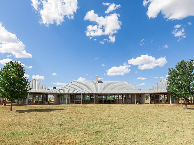 Owl Head Lodge — 4-Star Luxury Hotel in Gulgong, Australia