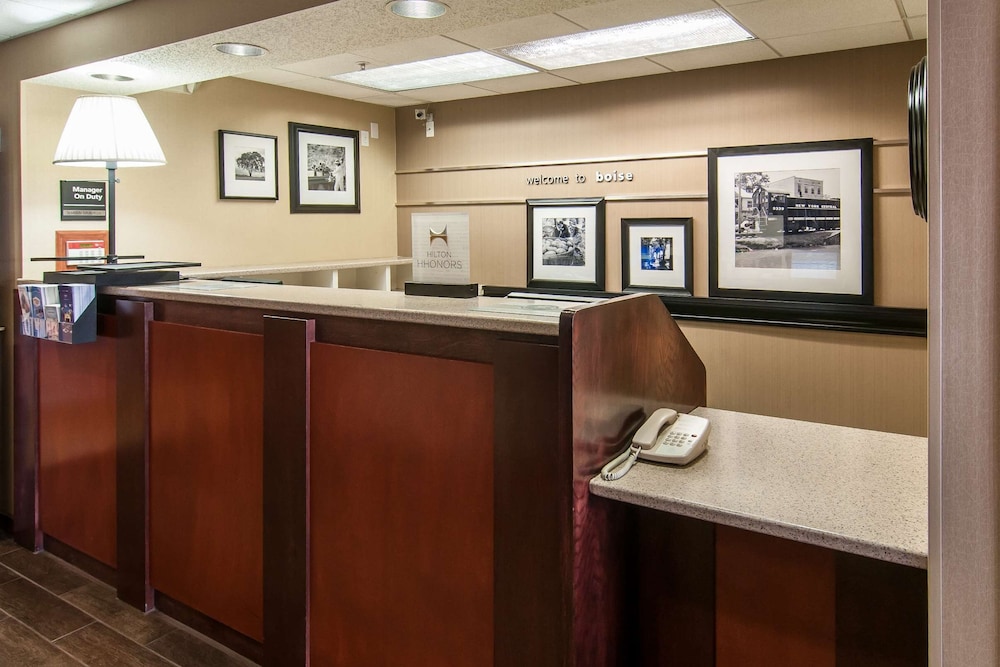 Hampton Inn Boise Airport - photo 2
