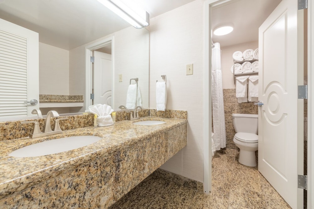 Port O Call Hotel - photo 35