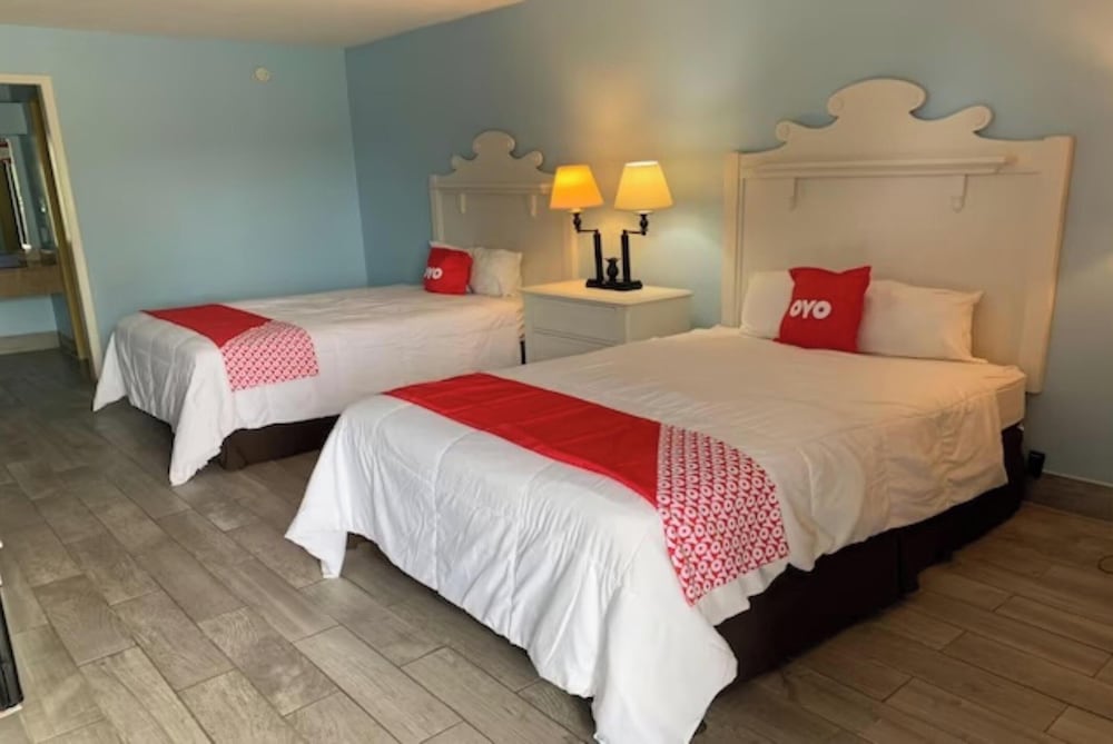 OYO Hotel Dundee By Crystal Lake - photo 24