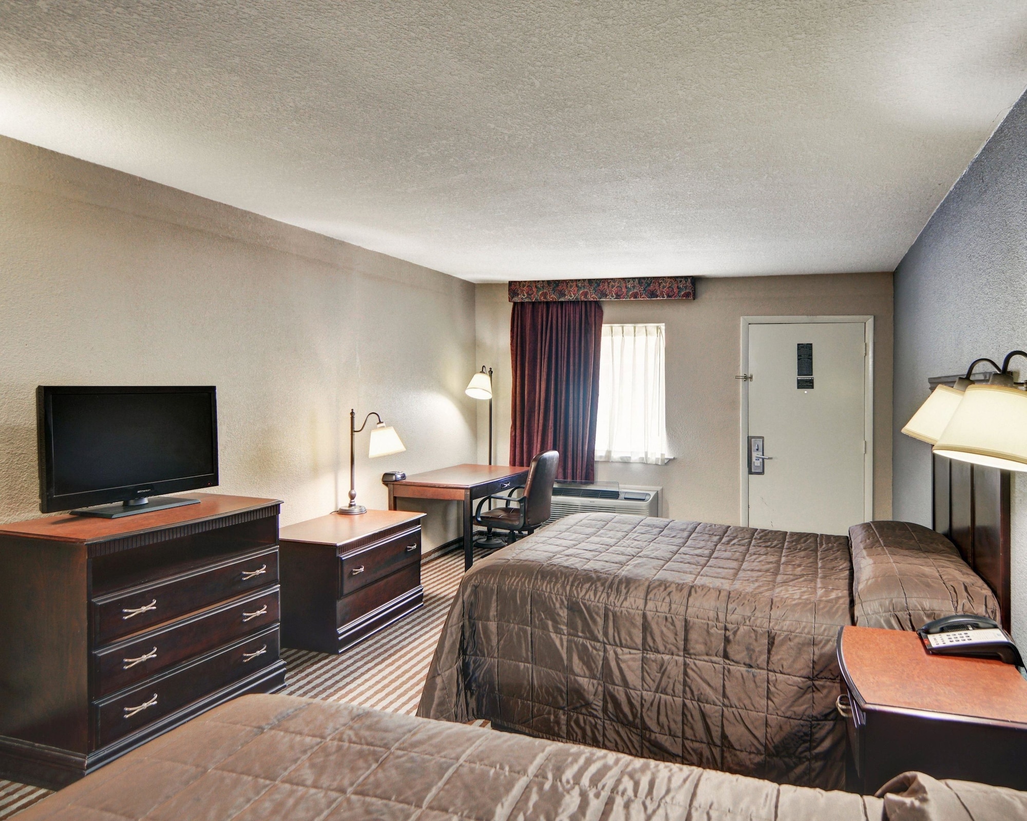 Rodeway Inn Gainesville I 35 - photo 2