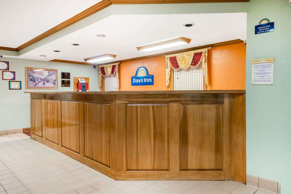 Days Inn by Wyndham Amherst - photo 2