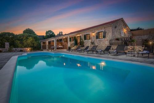 Villa Adamaris — 4-Star Luxury Hotel in Rogoznica, Croatia