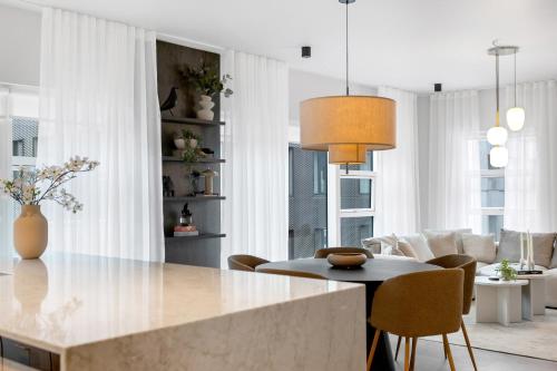 Luxury Central Apartment