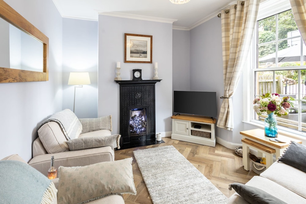 Host Stay Arundel Cottage
