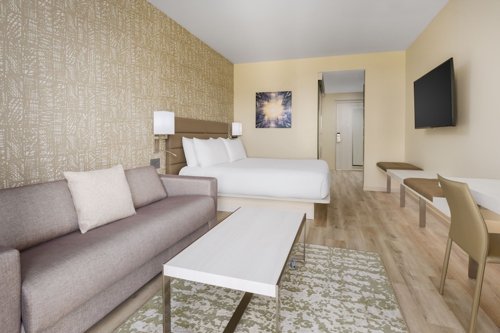 AC Hotel by Marriott Naples 5th Avenue - photo 10