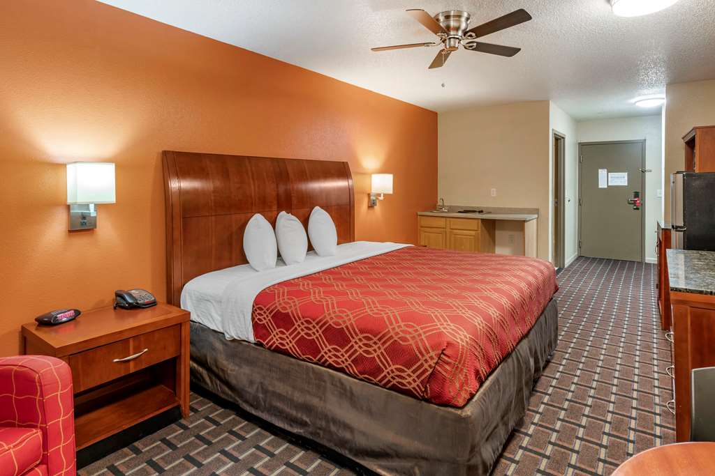 Econo Lodge Inn & Suites Granite City St. Louis - photo 10