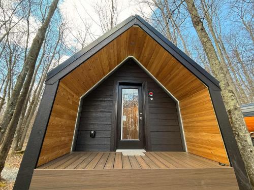 A frame 1 - carbon neutral hotel in Unknown City
