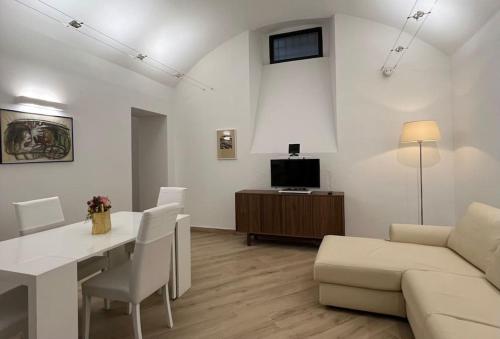 Molo 7 Antesitum Classic Modern And Cozy — Malgrate