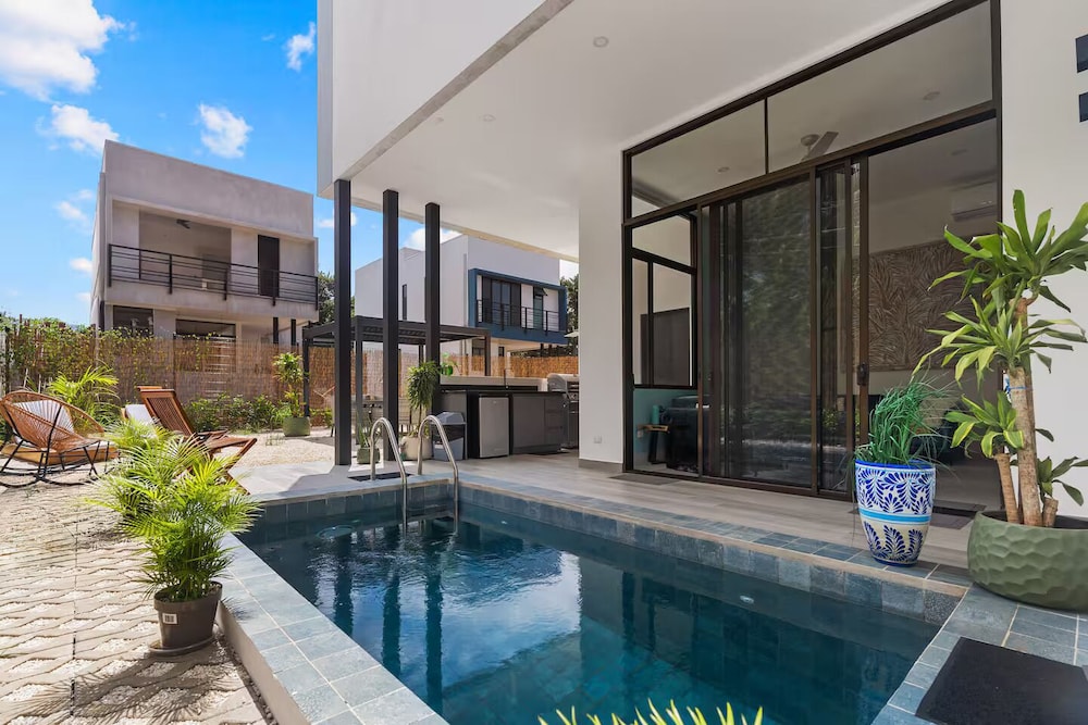 Chic Bohemian Villa with a Private Swimming Pool and Stunning Outdoor Space — 4-Star Luxury Hotel in Sardinal, Costa Rica