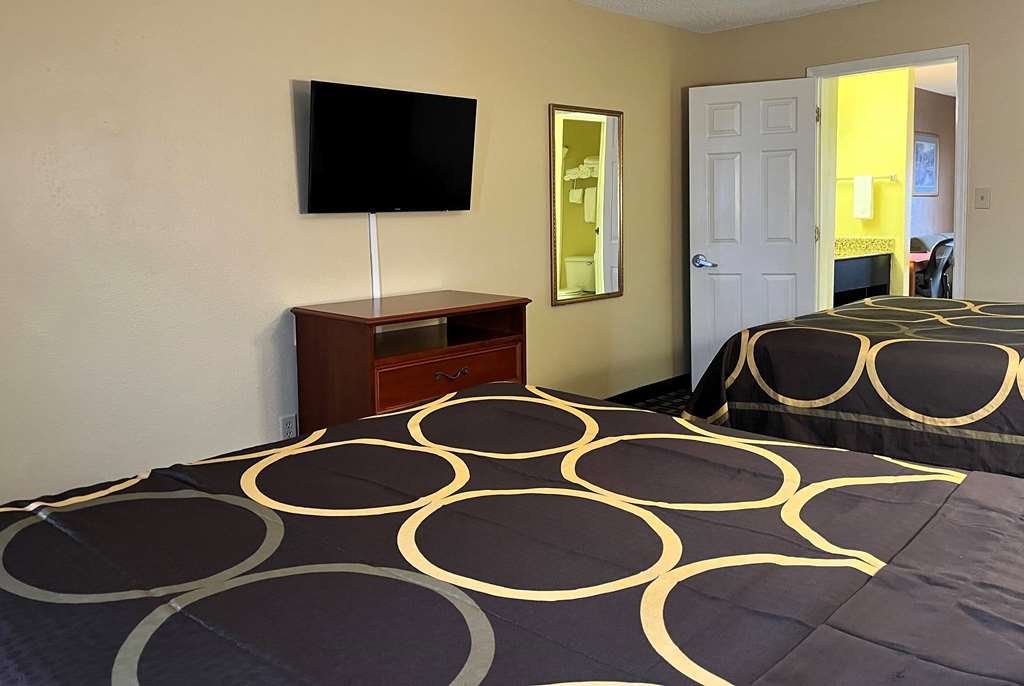 Super 8 by Wyndham Indianapolis NE Castleton Area - photo 27
