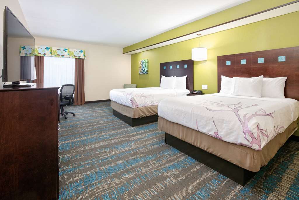 La Quinta Inn & Suites by Wyndham Dallas Grand Prairie South - photo 36