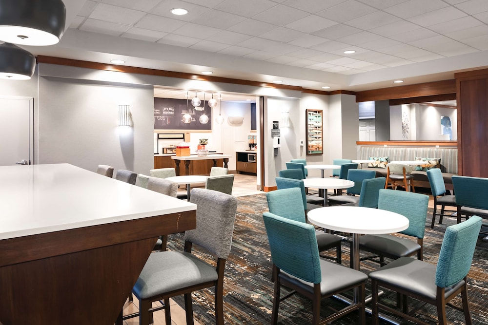 Hampton Inn Council Bluffs - photo 17