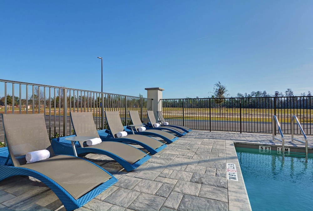 Hampton Inn & Suites Middleburg - photo 47