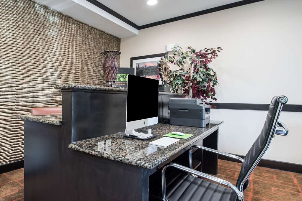 La Quinta Inn & Suites by Wyndham Auburn - photo 41