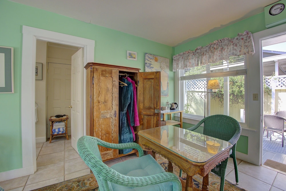 Secret Garden Inn and Cottages - photo 30