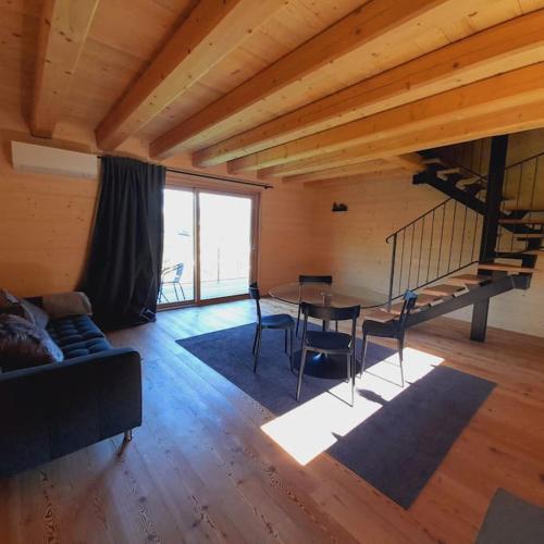 Chalet Ridente con Patio al Gufo — 4-Star Luxury Hotel in Ovaro, Italy