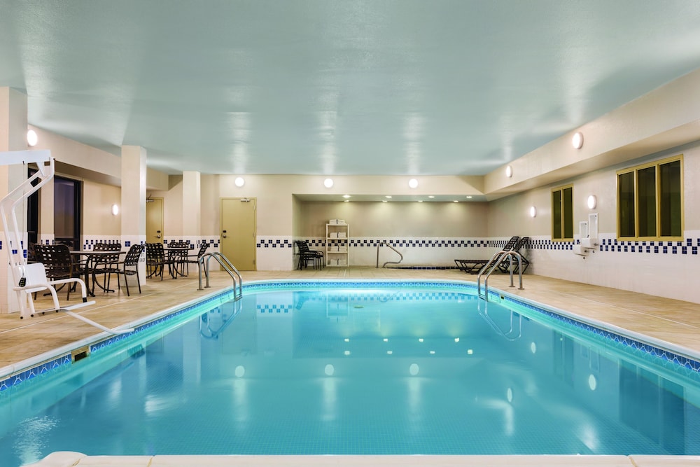 Hampton Inn Wichita East - photo 18
