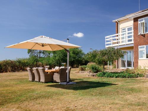 Ridgeway Farmhouse at Ragley Estate — 4-Star Luxury Hotel in Alcester, United Kingdom