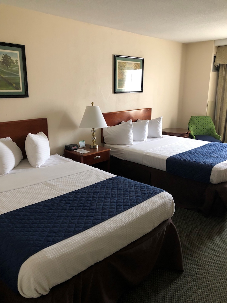 Capital Plaza Hotel - photo 16