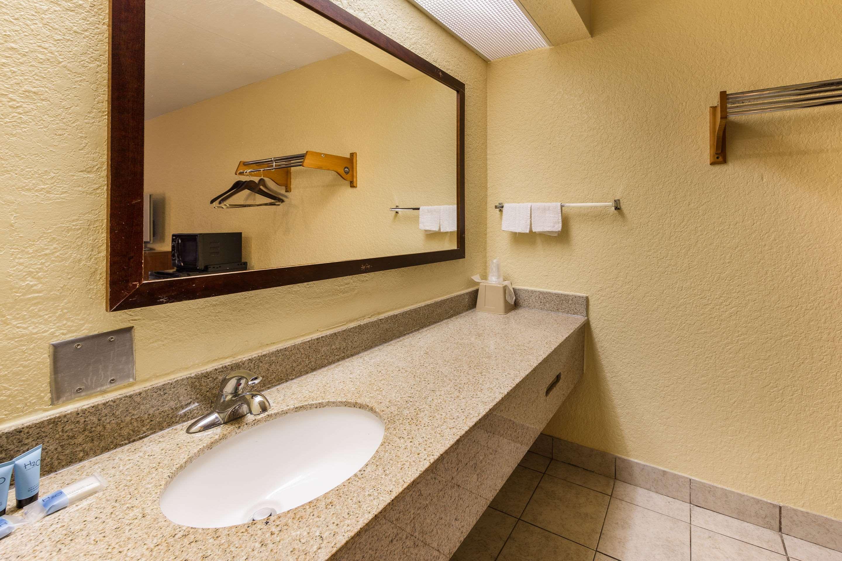 Econo Lodge Pigeon Forge TN - photo 41