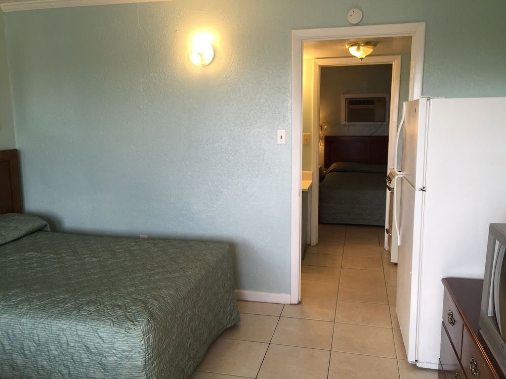 Calypso Motor Inn - photo 17