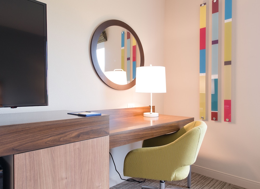 Hampton Inn & Suites Fayetteville - photo 23