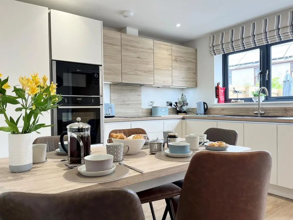 Beautiful 3 Bed Townhouse with Parking close to Sea Front — 4-Star Luxury Hotel in Penzance, United Kingdom