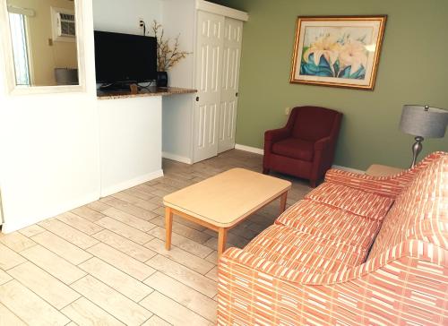 Johns Pass Beach Motel - photo 50