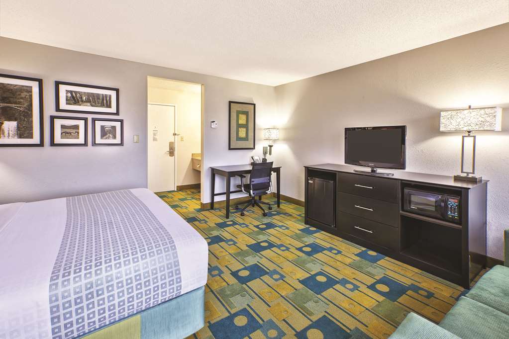 La Quinta Inn by Wyndham Toledo Perrysburg - photo 20