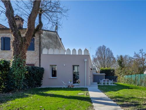 GuestHost Oasis of the Knight in Ferrara, Italy