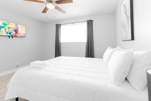 Charming Two Bedroom Sleeps 6 Close To Strip