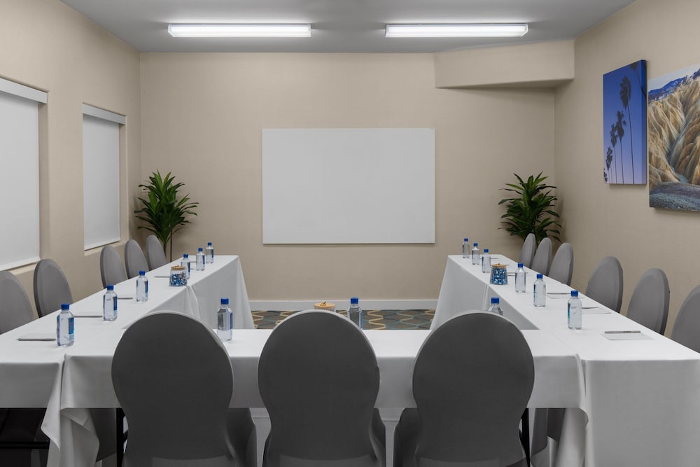 Residence Inn By Marriott Santa Clarita Valencia - photo 35