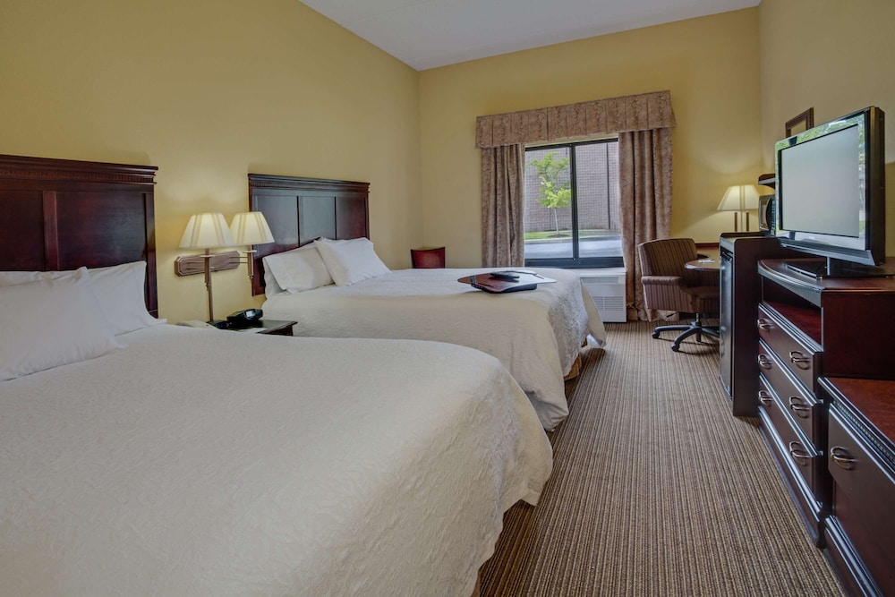 Hampton Inn Bennington - photo 15
