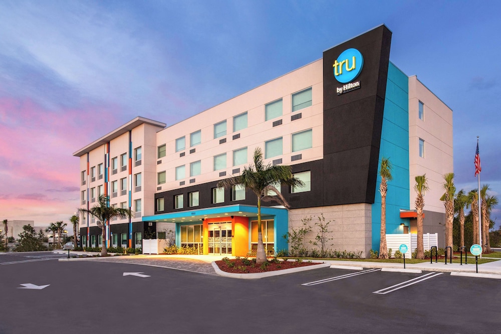 Tru by Hilton Port St. Lucie Tradition - carbon neutral hotel in Port Saint Lucie