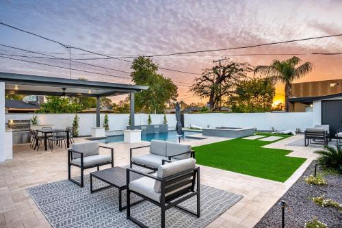 Swim up to cooking entertainment play corn hole and relax by the fire at Cascada in Scottsdale, United States