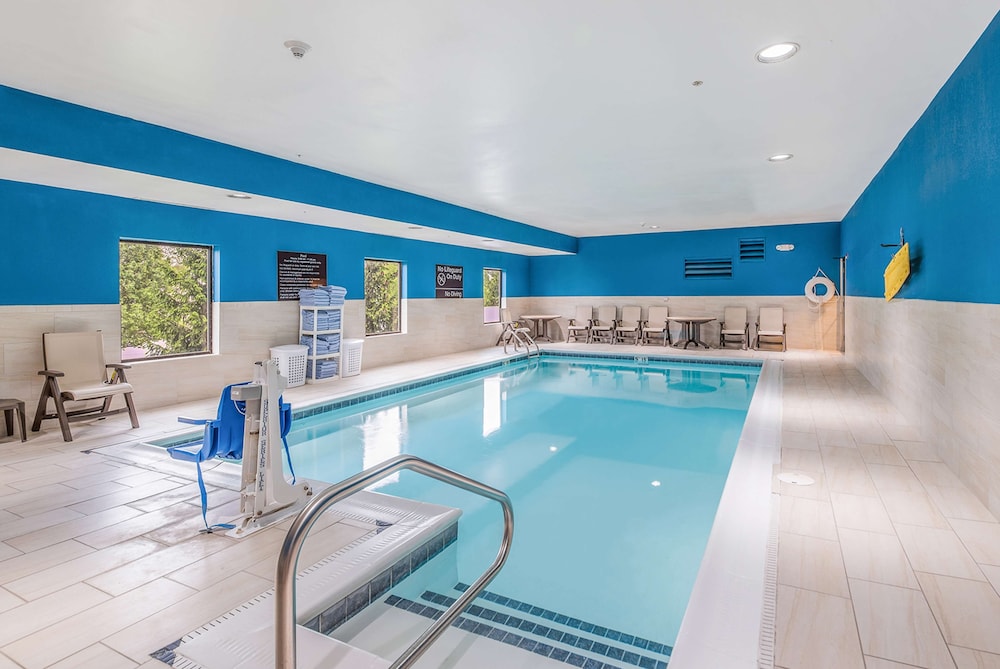 Hampton Inn Greenfield - photo 44