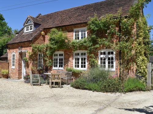 The Coach House — 5-Star Luxury Hotel in Henley In Arden, United Kingdom