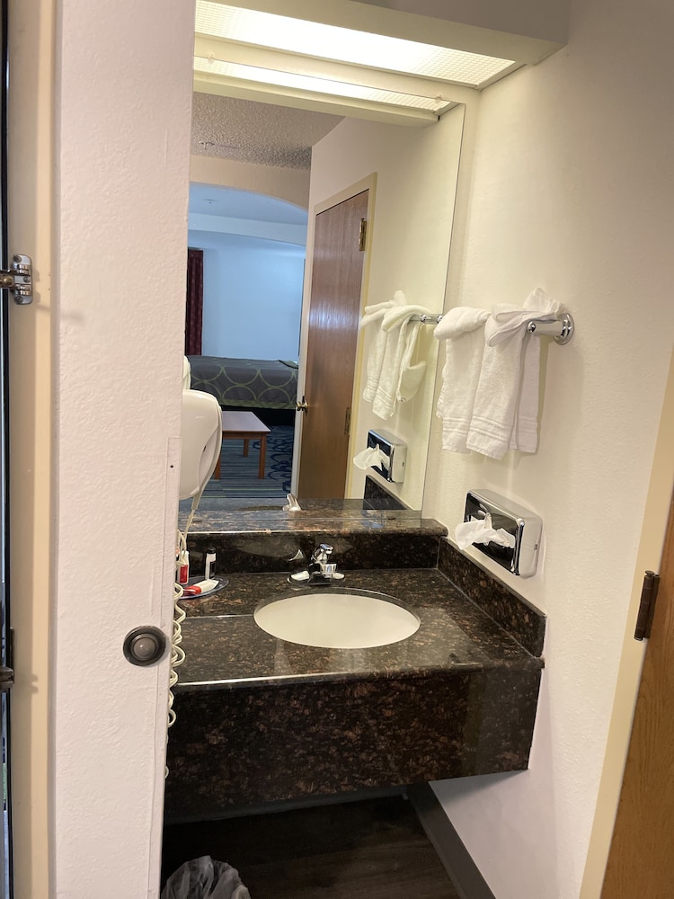 Super 8 by Wyndham Fort Worth Downtown South - photo 5