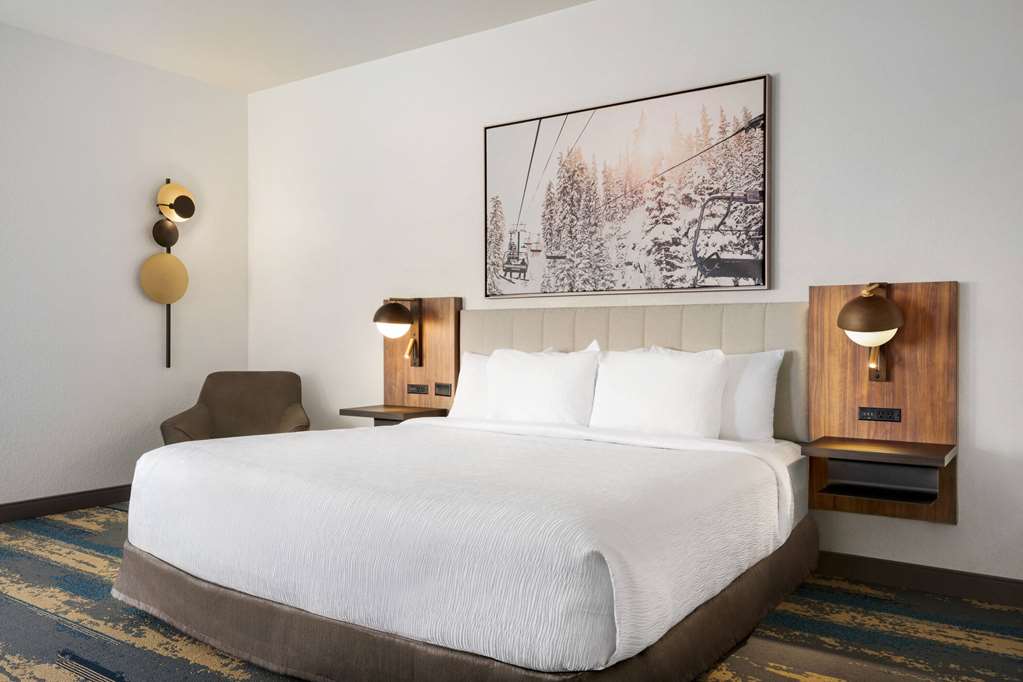 La Quinta Inn & Suites by Wyndham Denver Parker - photo 28