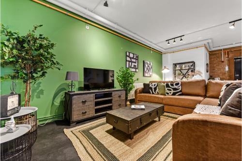 Trendy Arty 3BR in Heart of Hipster Hackney — 4-Star Luxury Hotel in London, United Kingdom