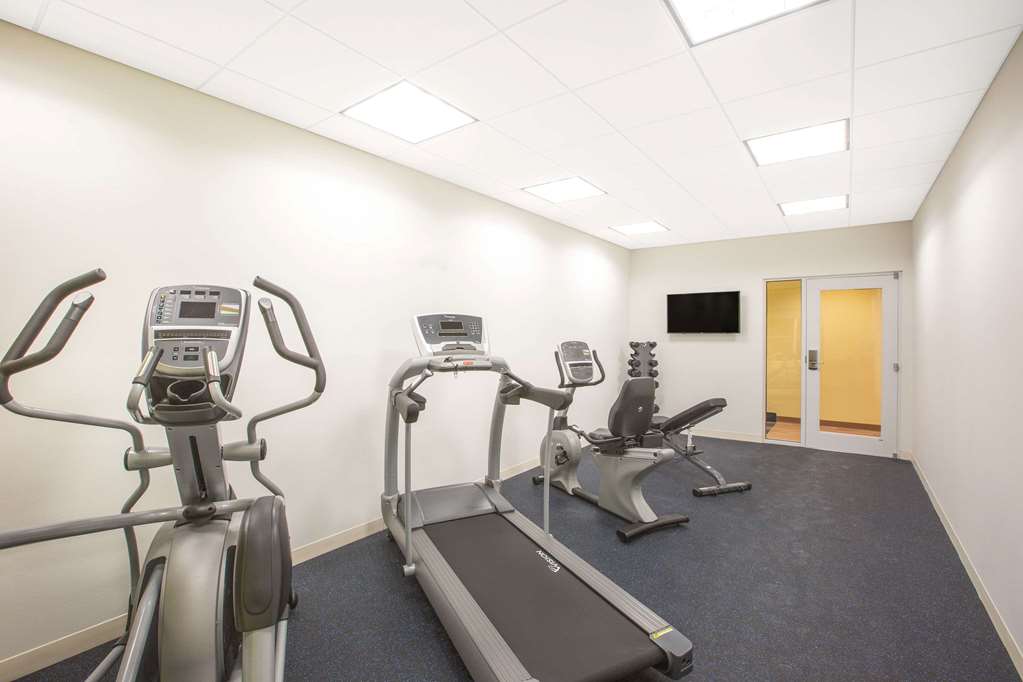 Days Inn & Suites by Wyndham Kearney - photo 5