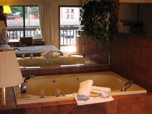 Mayflower Motel and Suites in Wisconsin Dells, United States