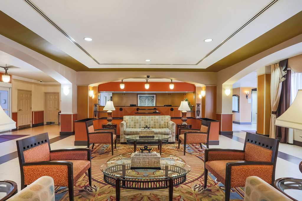 La Quinta Inn & Suites by Wyndham Islip MacArthur Airport - photo 6