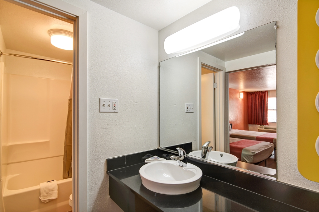 Motel 6 Dallas TX Forest Lane - photo 21
