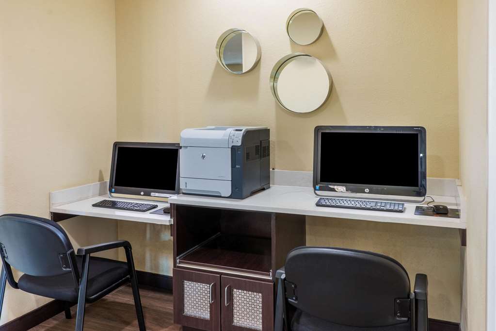 La Quinta Inn & Suites by Wyndham Artesia - photo 48
