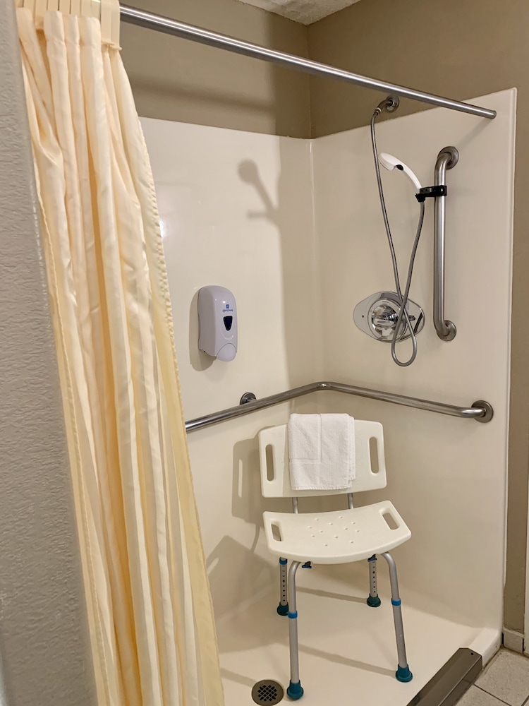 Monument Inn & Suites - photo 25