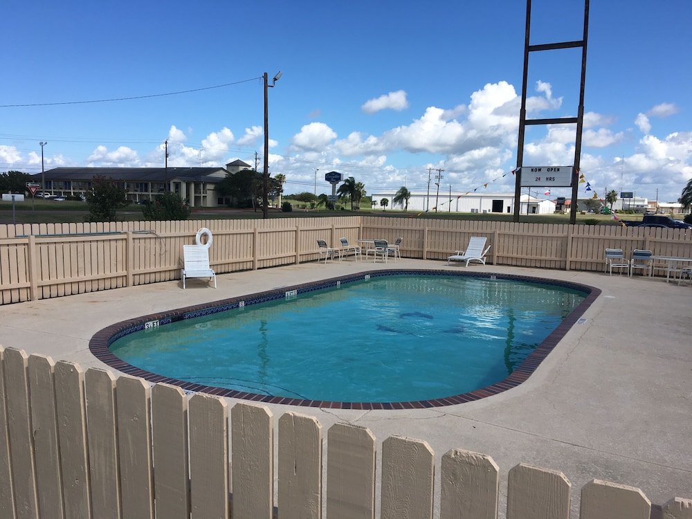 Chaparral Motel - photo 25